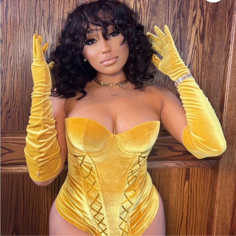 SavageX Fenty Velvet Vixen Corset Size M with matching panties